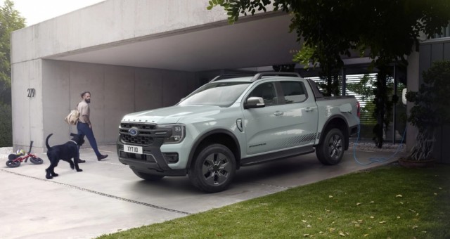 Ford khẳng định Ranger PHEV đủ sức 'thế chỗ' máy phát điện chạy xăng di động